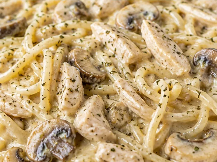 Easy Crockpot Chicken Tetrazzini!