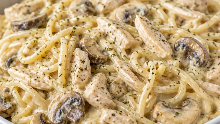 Easy Crockpot Chicken Tetrazzini!